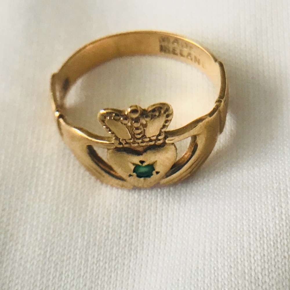 9k gold stamps 375 vintage claddagh ring with emerald size 5.5 - Picture 3 of 10